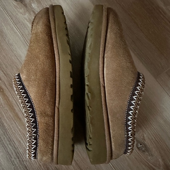 Ugg Tasman slippers, women’s size 7. Some wear, GUC, tan - Picture 9 of 10